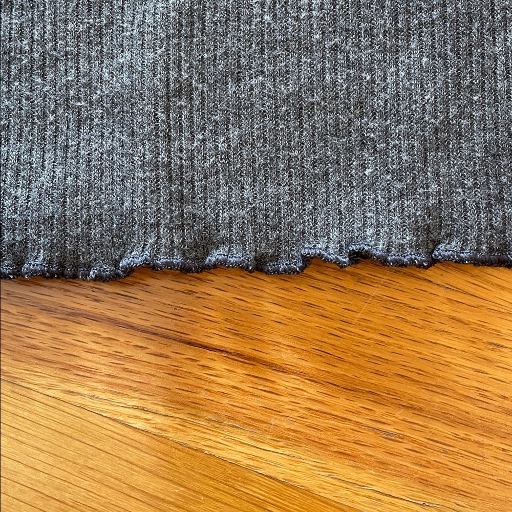 American Eagle Top. Size Small. Gray. Euc. Super … - image 6